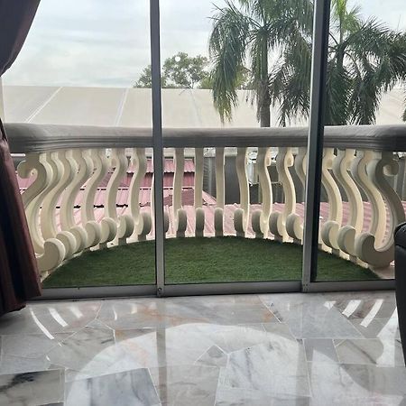 Glory Beach Aparment 2 Bedroom ポートディクソン エクステリア 写真