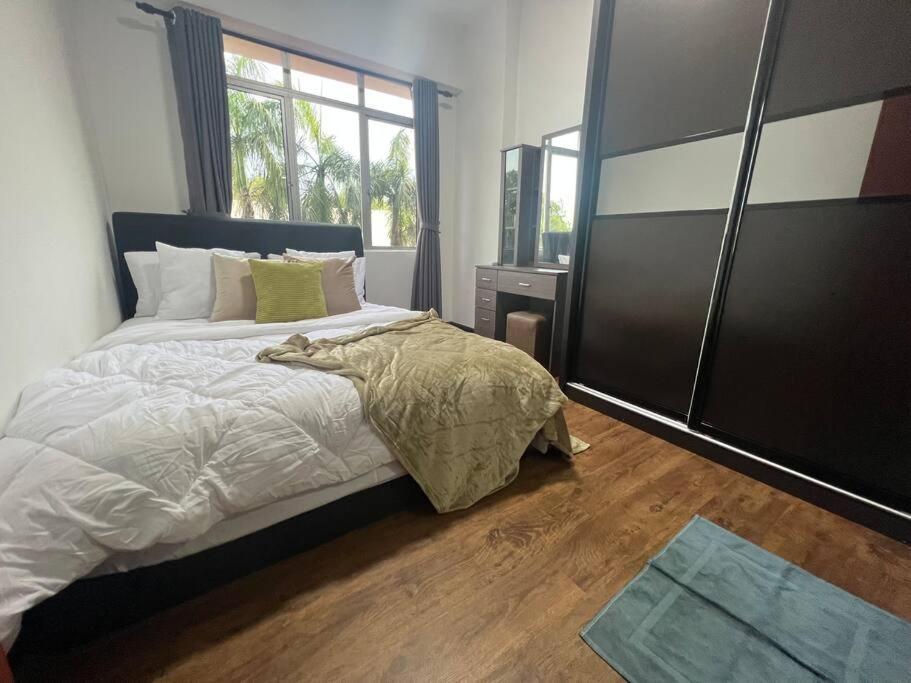 Glory Beach Aparment 2 Bedroom ポートディクソン エクステリア 写真
