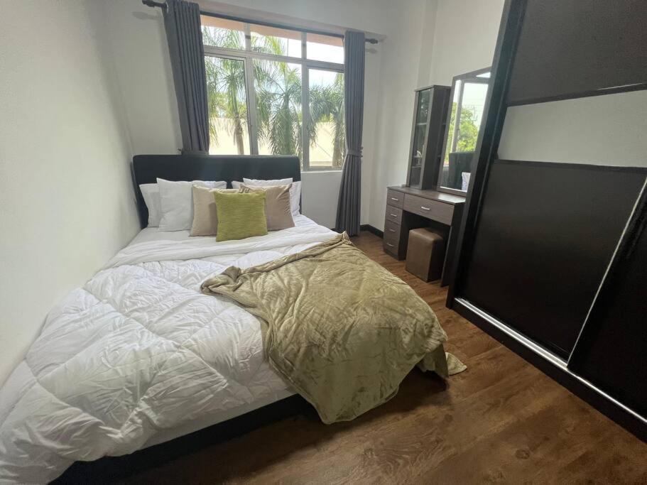 Glory Beach Aparment 2 Bedroom ポートディクソン エクステリア 写真