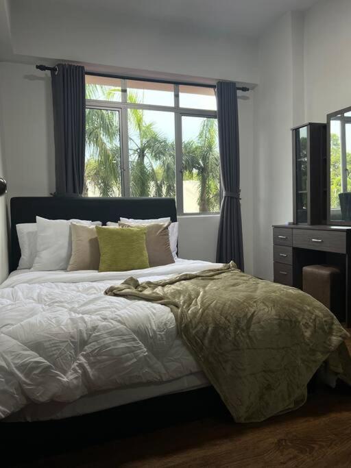 Glory Beach Aparment 2 Bedroom ポートディクソン エクステリア 写真