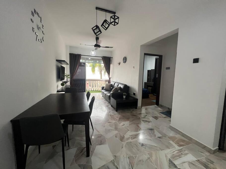 Glory Beach Aparment 2 Bedroom ポートディクソン エクステリア 写真